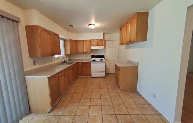 3 beds, 2 baths, $1,695