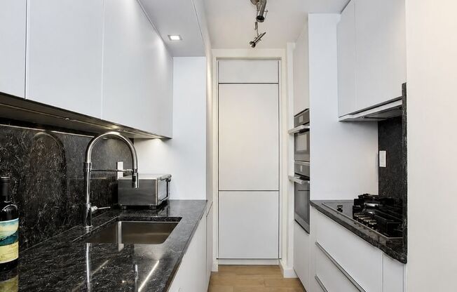 1 bed, 2.5 baths, 633 sqft, $6,000, Unit 23H