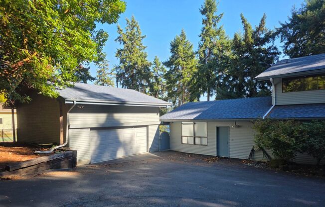 Waterfront Home in Illahee!