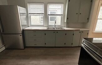 2BR/1BA, WD Hookups, Parking!