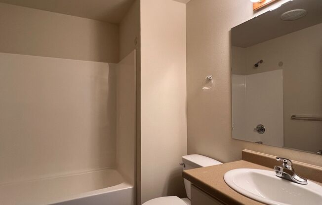 1 bed, 1 bath, 691 sqft, $890, Unit ME 2401-61