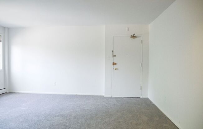 !!Spacious 2 Bedroom 1 bath apartment!!