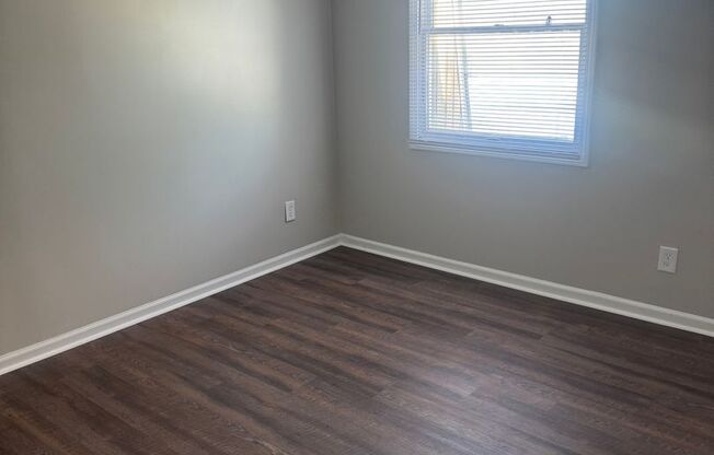 2 beds, 1 bath, $950, Unit 43