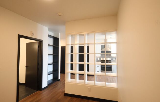 1 bed, 1 bath, 624 sqft, $1,400, Unit 733 ADA