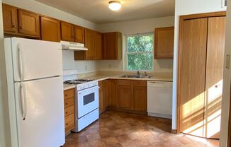 3 beds, 1 bath, 1,034 sqft, $995, Unit Apt. C