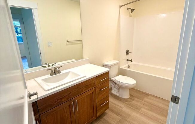 1 bed, 1 bath, 800 sqft, $1,600, Unit C105