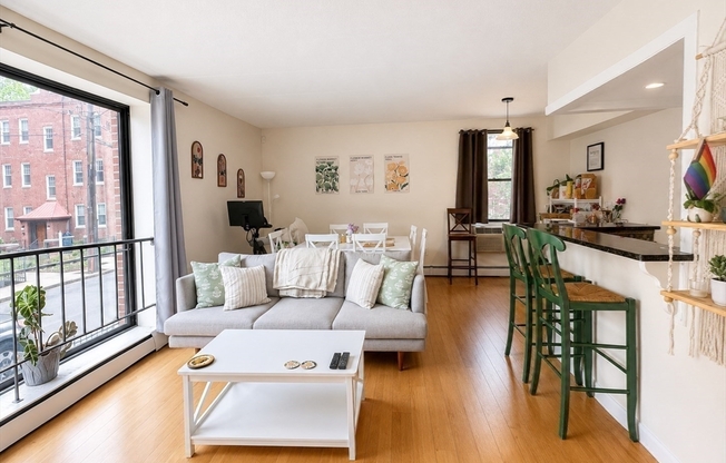 2 beds, 2 baths, 976 sqft, $3,400, Unit 102