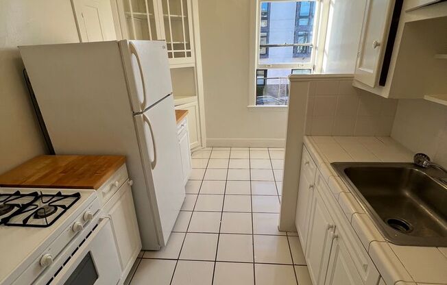 1 bed, 2 baths, 1,200 sqft, $2,695