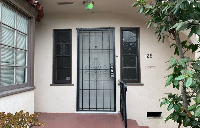 2 beds, 1 bath, 1,100 sqft, $2,295, Unit 128 Bonito Ave.