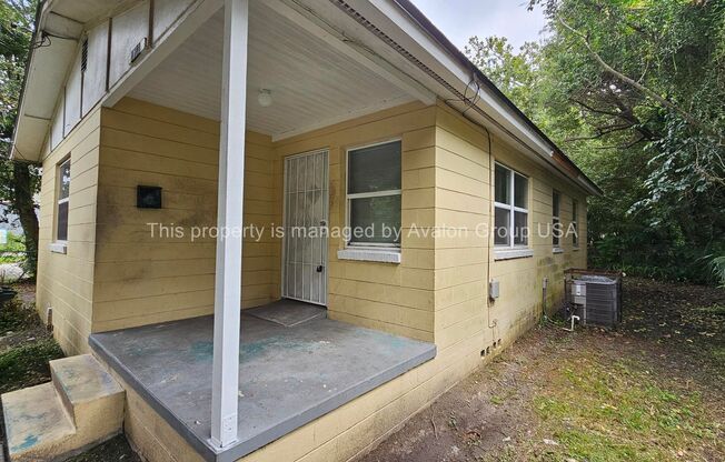 3 beds, 1 bath, $1,075