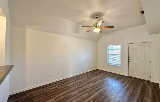 2 beds, 1 bath, 972 sqft, $1,050, Unit 3509 Westwood, Apt B