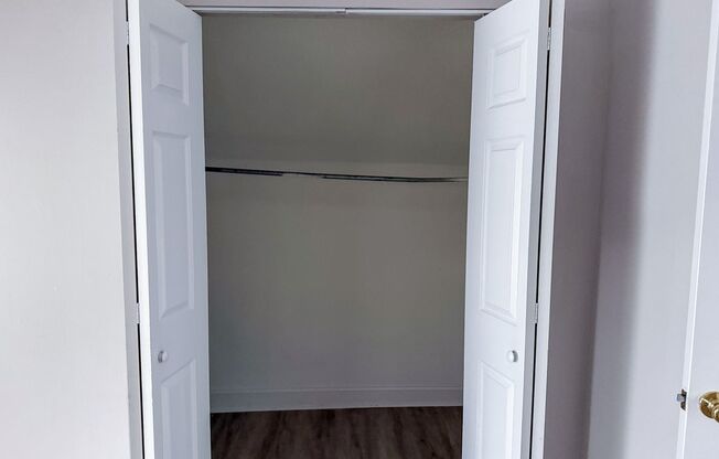 3 beds, 1 bath, 936 sqft, $1,350, Unit 7