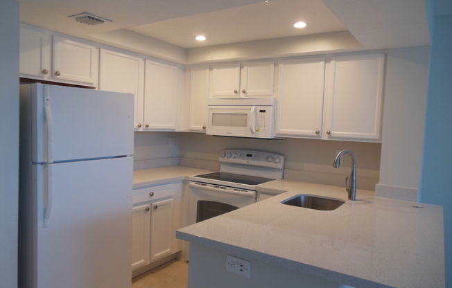 ONE BEDROOM ONE BATHROOM!! Waterfront Community!!