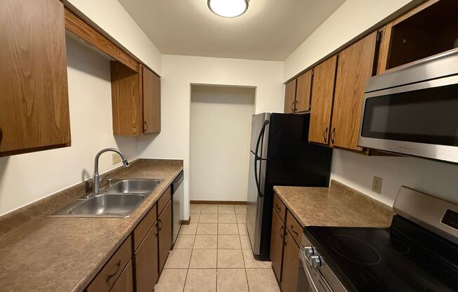 2 beds, 1 bath, 965 sqft, $1,625, Unit 7717CB