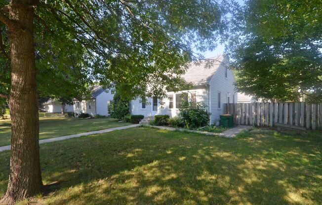 Beautiful 3 Bed 1 Bath Home With Fence and Garage