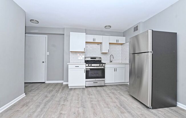 1 bed, 1 bath, 450 sqft, $1,150, Unit 7200 - 307