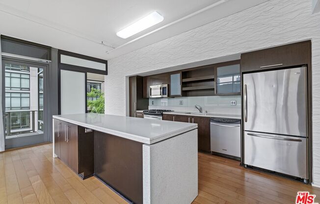 1 bed, 2 baths, 1,110 sqft, $4,000, Unit 815