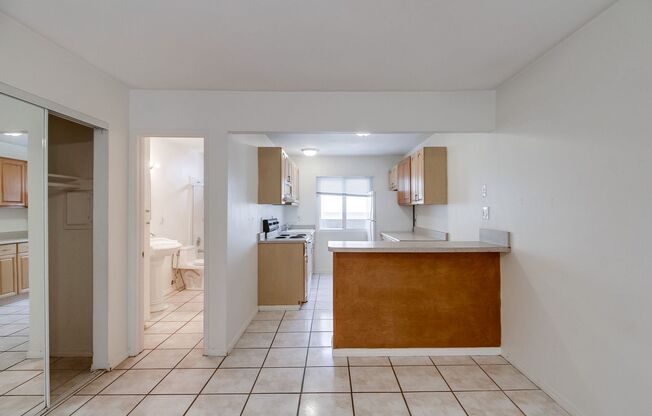 Studio, 1 bath, 420 sqft, $1,825, Unit 4