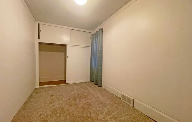 2 beds, 1 bath, $1,050, Unit Unit 1 - (Main Level)