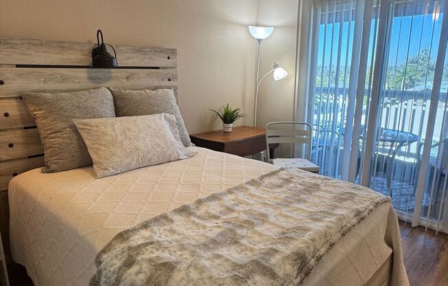 Furnished 2 Bed 1 Ba home in Bonita!