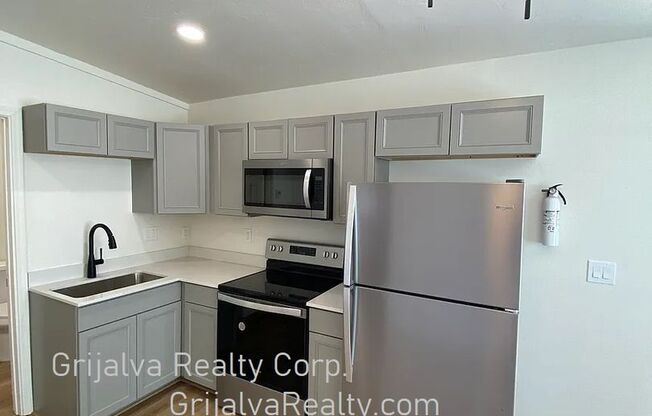 2 beds, 1 bath, 530 sqft, $1,050, Unit 04