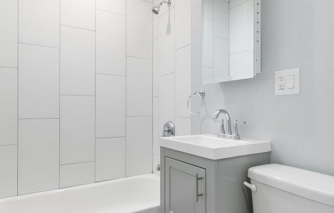 3 beds, 2 baths, $2,900, Unit 1301-4E
