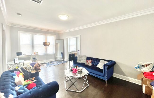 7201 N. WESTERN LLC