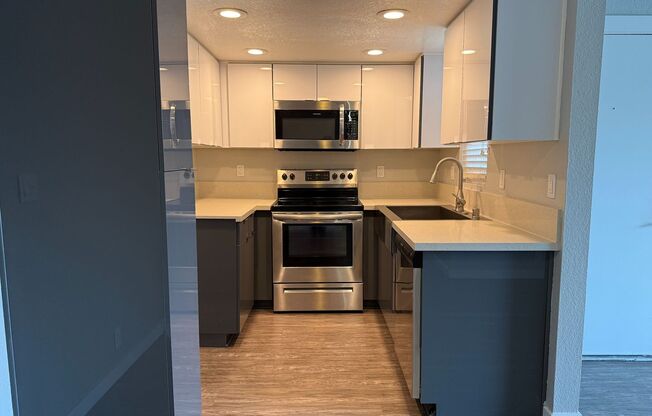 2 beds, 1 bath, 853 sqft, $2,560, Unit 9B