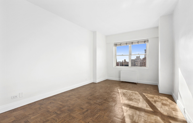 60 E 8 ST