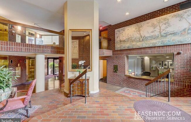 1099 22nd Street NW #406