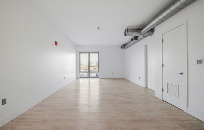 1 bed, 1 bath, 814 sqft, $3,400, Unit 410