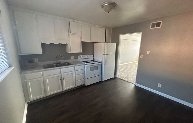 2 beds, 1 bath, 750 sqft, $945, Unit B04 1034 10