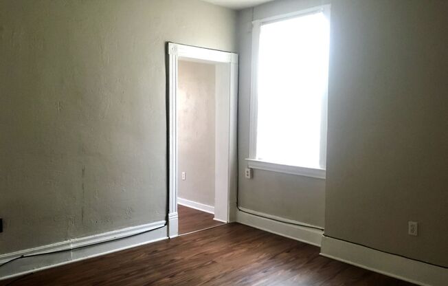 *** Modern & Charming Apartment in East End * Walk to Frick Park * Renovated * Available Now * our Today ***