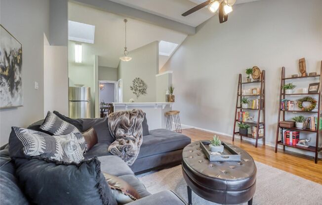 Beautiful 2-2 duplex in Bedford, HEB ISD! LAWN CARE INCLUDED!