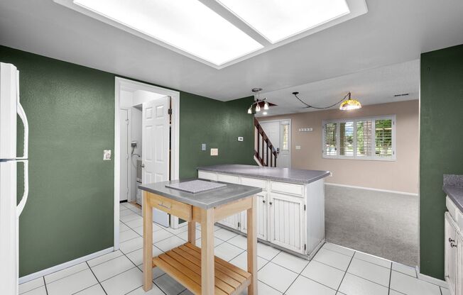 2 beds, 2 baths, $2,300