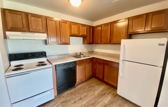 2 beds, 1 bath, 1,000 sqft, $1,295, Unit #32