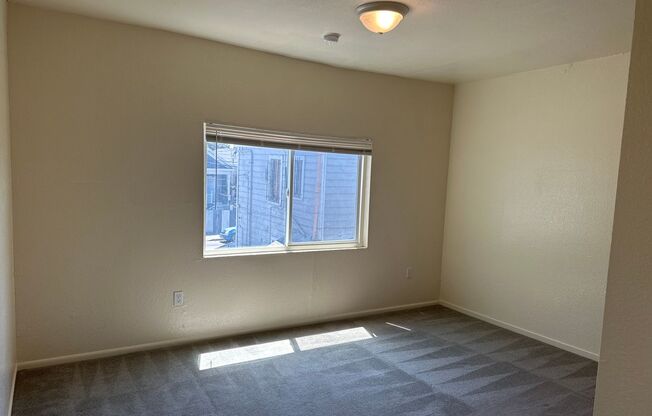 3 beds, 1 bath, 950 sqft, $2,195, Unit 3213 #4