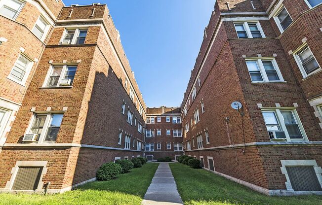 7109 S Ridgeland