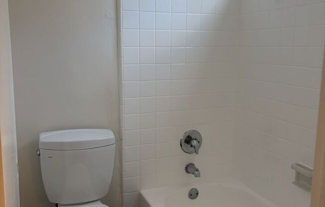 1 bed, 1 bath, 651 sqft, $2,125, Unit A006