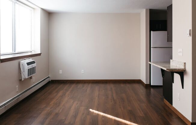 Studio, 1 bath, 422 sqft, $895, Unit 104