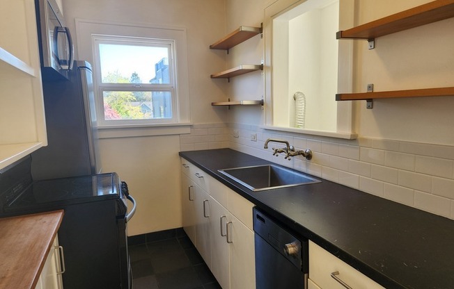 2114 7 AVE W