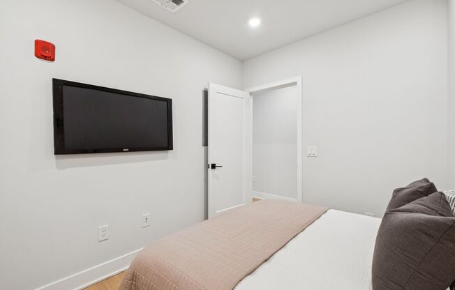 2 beds, 1 bath, 779 sqft, $1,750, Unit 105