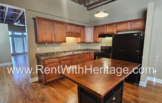 WOW!!.....GORGEOUS LOFT APARTMENT!!!!....DOWNTOWN VILLA RICA