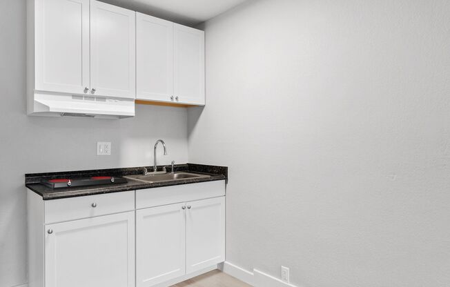 Studio, 1 bath, 356 sqft, $1,470, Unit 44