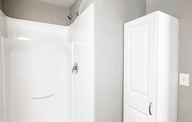 Studio, 1 bath, $850, Unit 25Th440#2