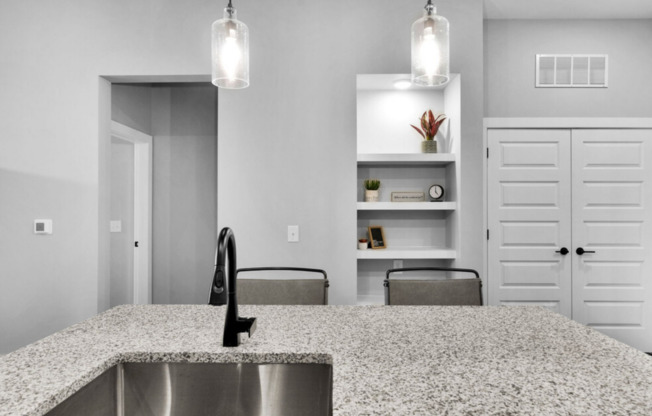 Studio, 1 bath, 640 sqft, $1,274, Unit 408 S2