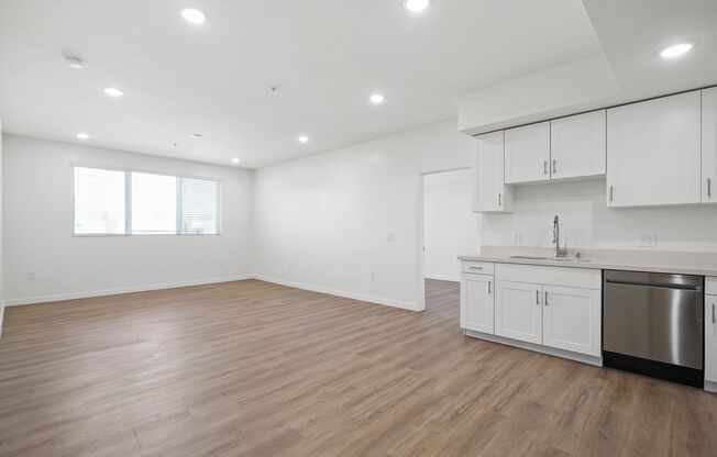 2 beds, 2 baths, 1,079 sqft, $2,850, Unit 207