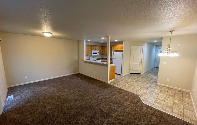 3 beds, 2.5 baths, 1,300 sqft, $1,900, Unit 408