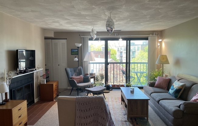 2 beds, 2 baths, 1,114 sqft, $3,950, Unit 606