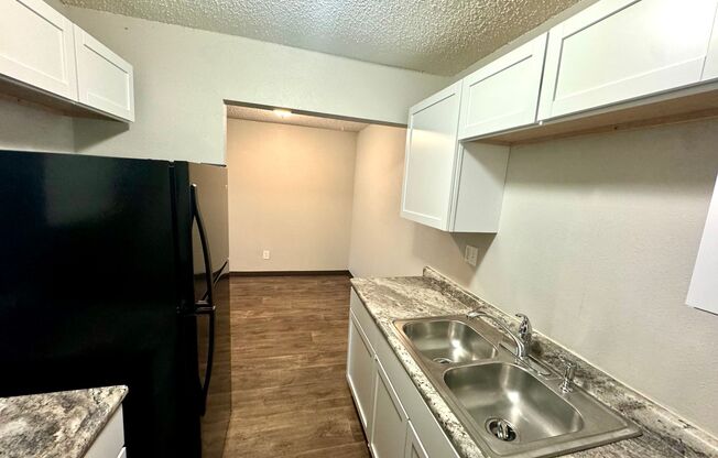 2 beds, 1 bath, 740 sqft, $930